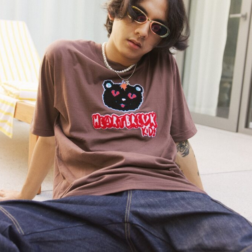 GET RICH EASY X NEVE3R EMBROIDERED BEAR T-SHIRT BROWN