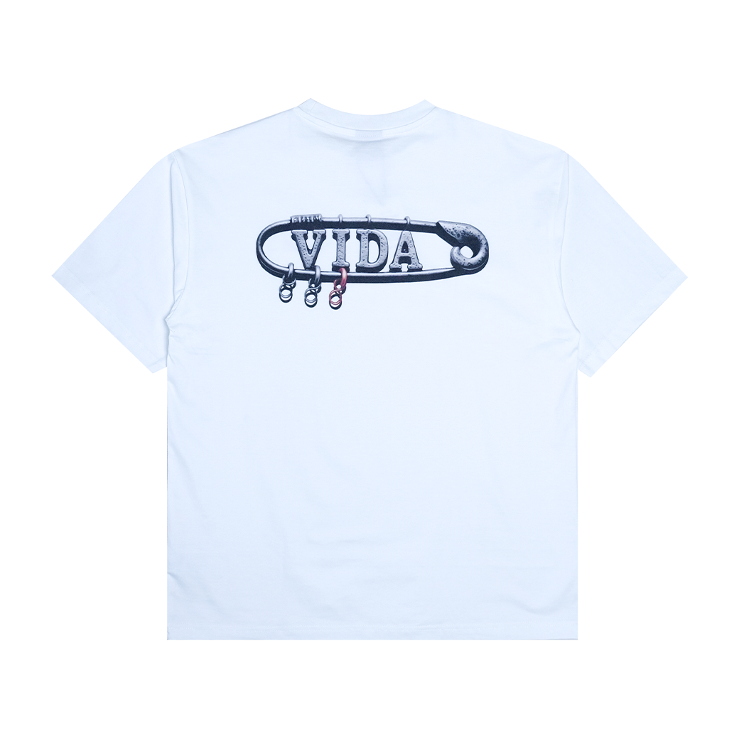 INFIVIDA IRON BROOCH OVERSIZED T-SHIRT WHITE