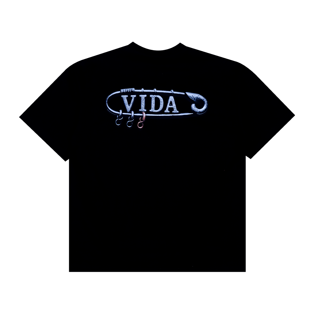 INFIVIDA IRON BROOCH OVERSIZED T-SHIRT BLACK